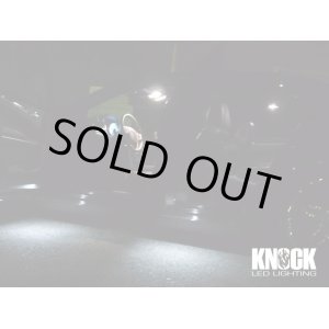 画像: １５〜 クライスラー３００（ディーラー車）用 ドアカーテシーＬＥＤバルブ ホワイト